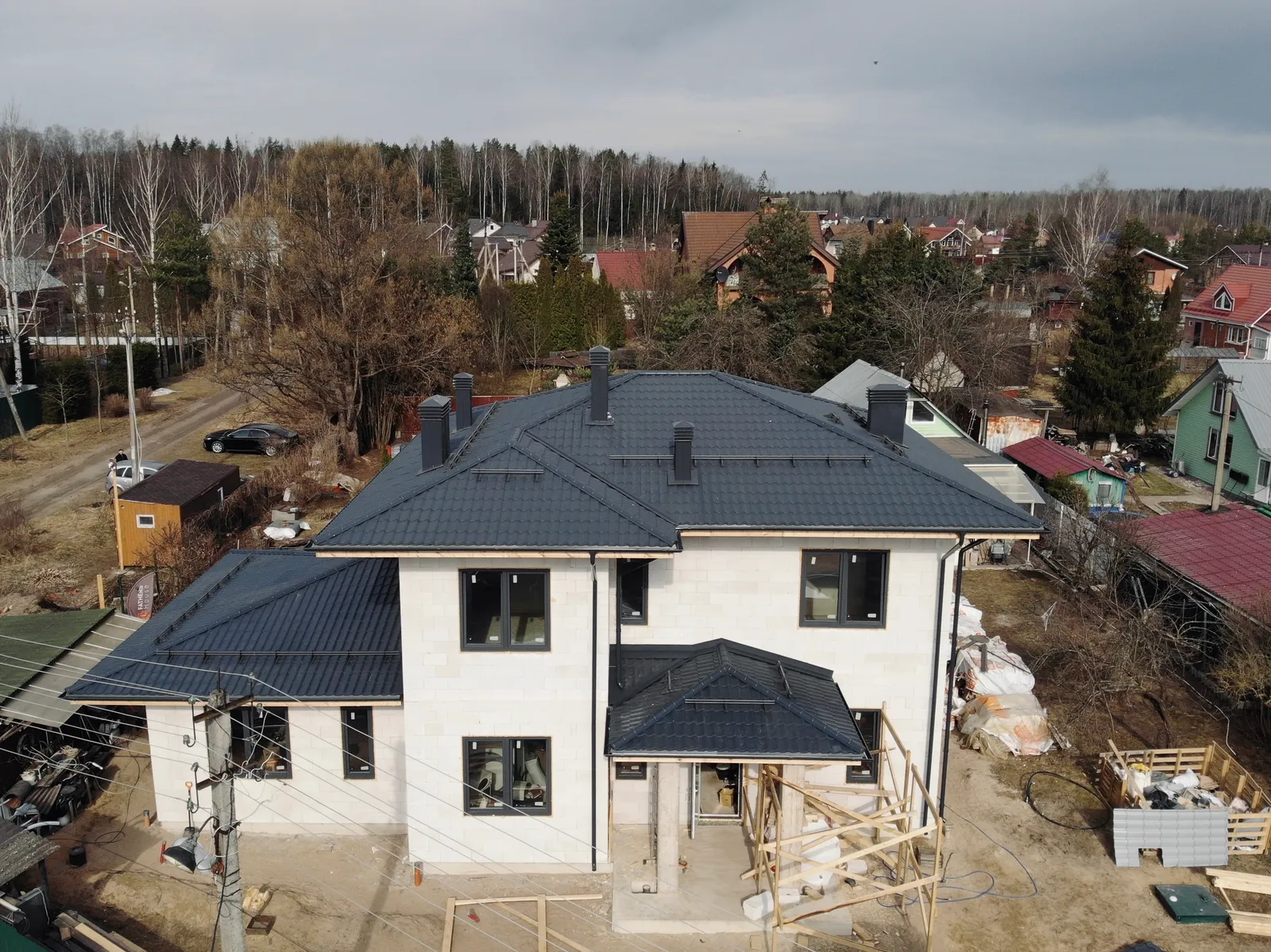 Кровля из металлочерепицы Монтеррей, сталь SSAB GreenCoat PURAL BT — объект в Ленинградской области